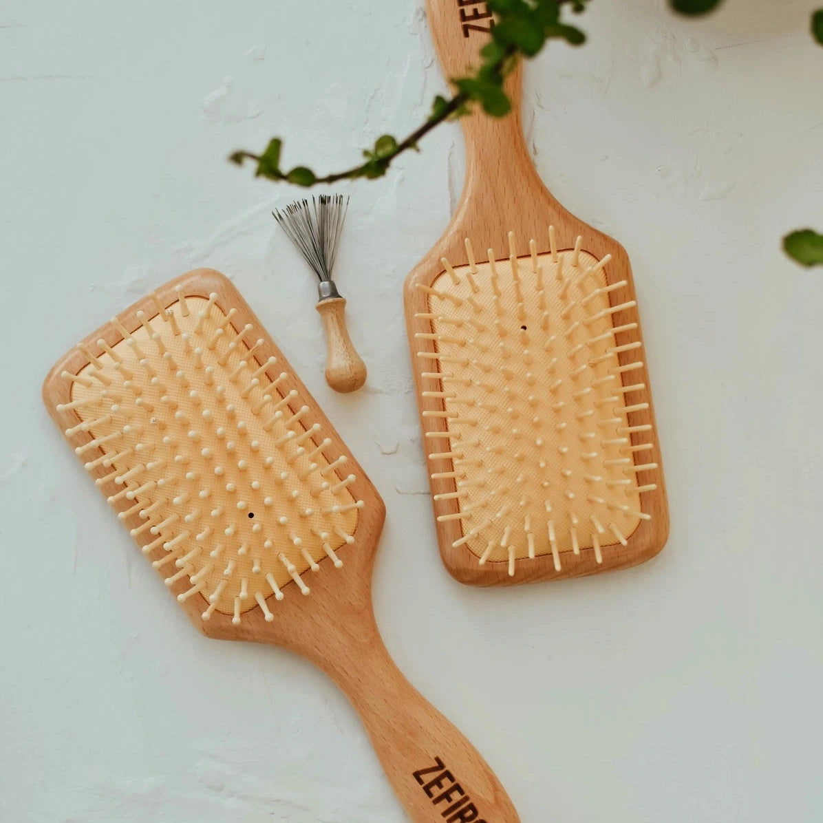 Hairbrush cleaner with brushes. 