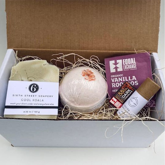 Load image into Gallery viewer, bath bomb and soap bar gift set
